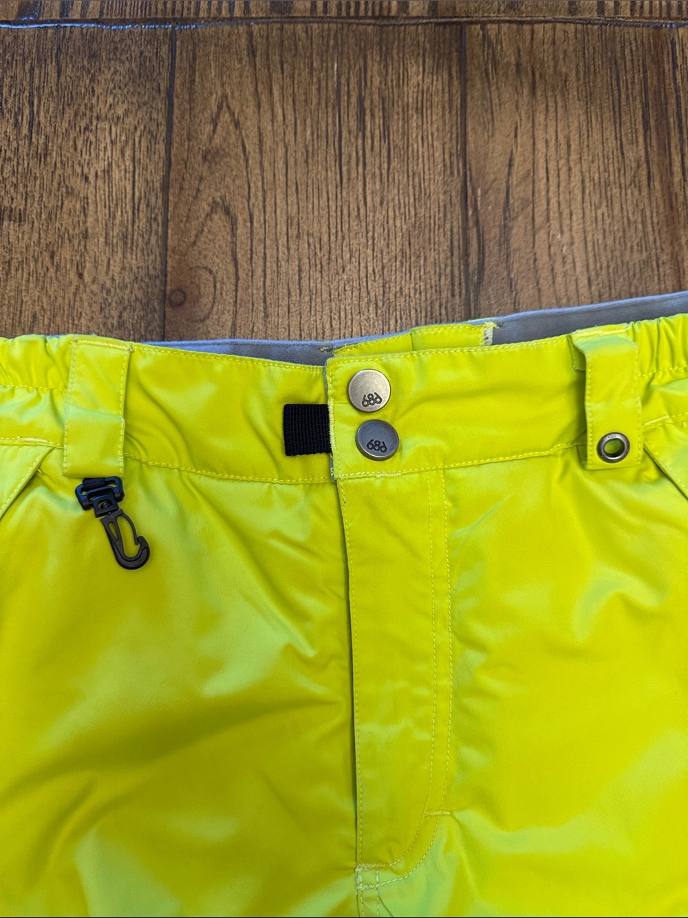 686 Kids Infinity Cargo Insulated Snowboard Pants in High-Visibility Yellow - Picture 7 of 16